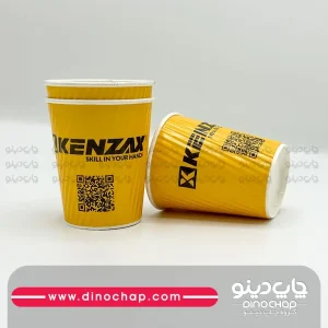 لیوان کاغذی در کنار قاشق چوبی