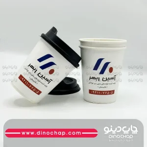 لیوان کاغذی در دست مشتری