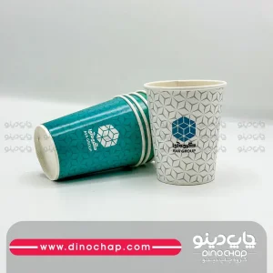 لیوان کاغذی در حال پر شدن با قهوه