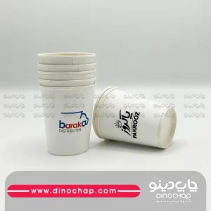 نمای کناری از لیوان کاغذی با درب